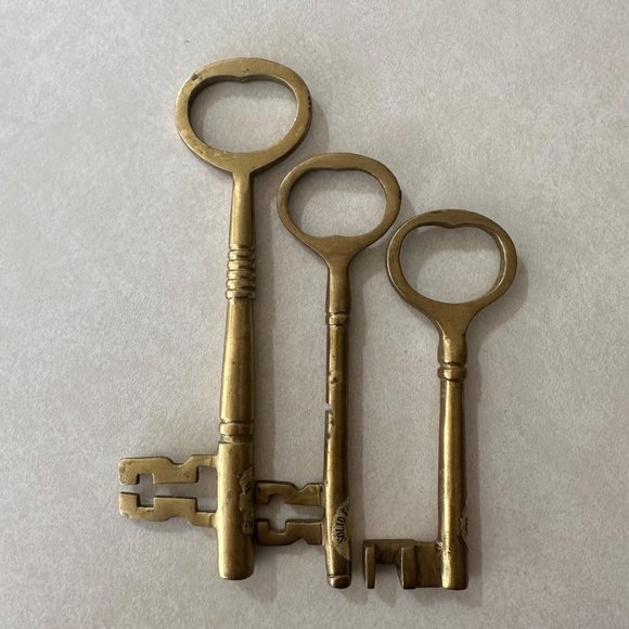 Other - Antique solid brass set of 3 Made in India decorative skeleton keys